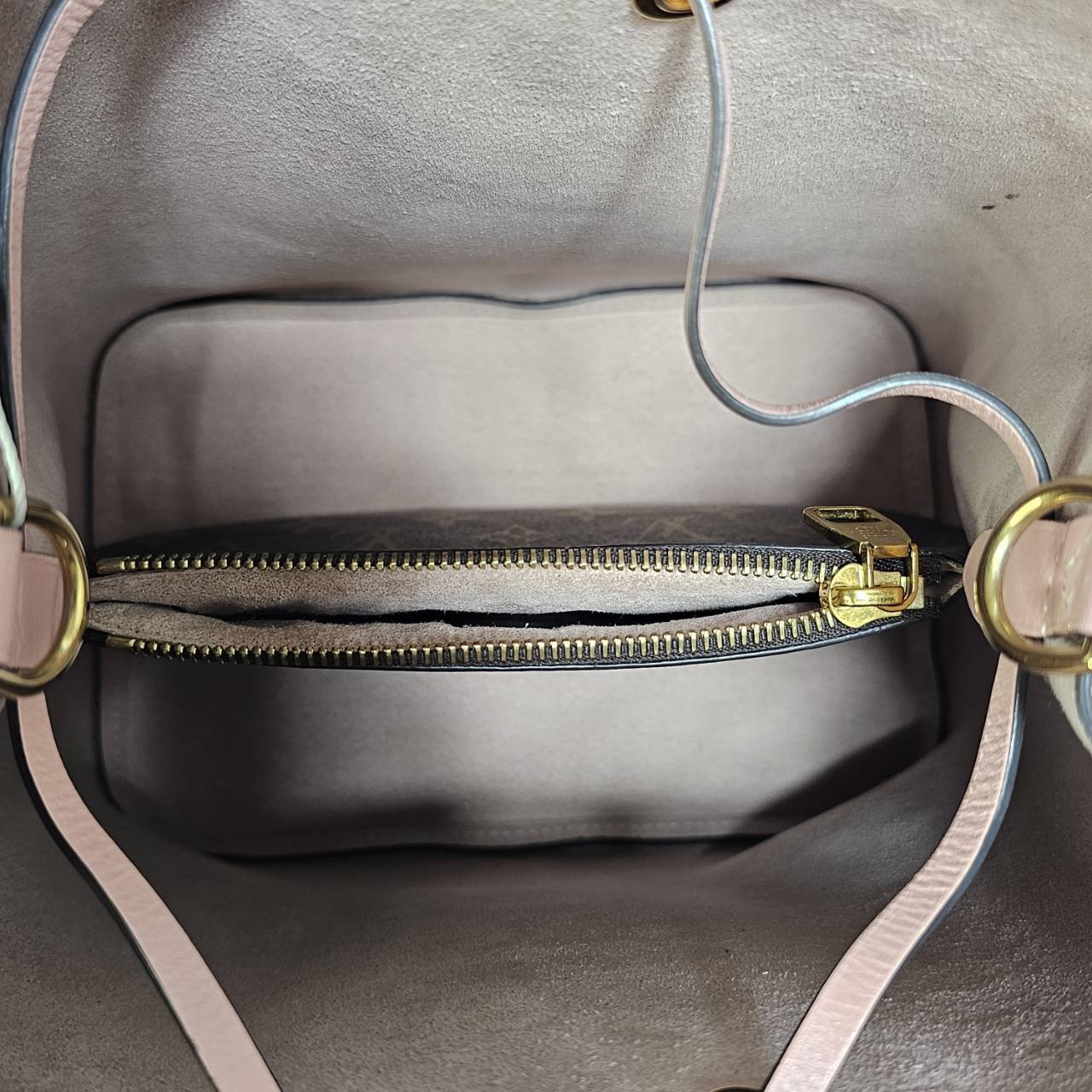 Louis Vuitton(ルイヴィトン)ネオノエ モノグラム ピンク ショルダーバック スト付き