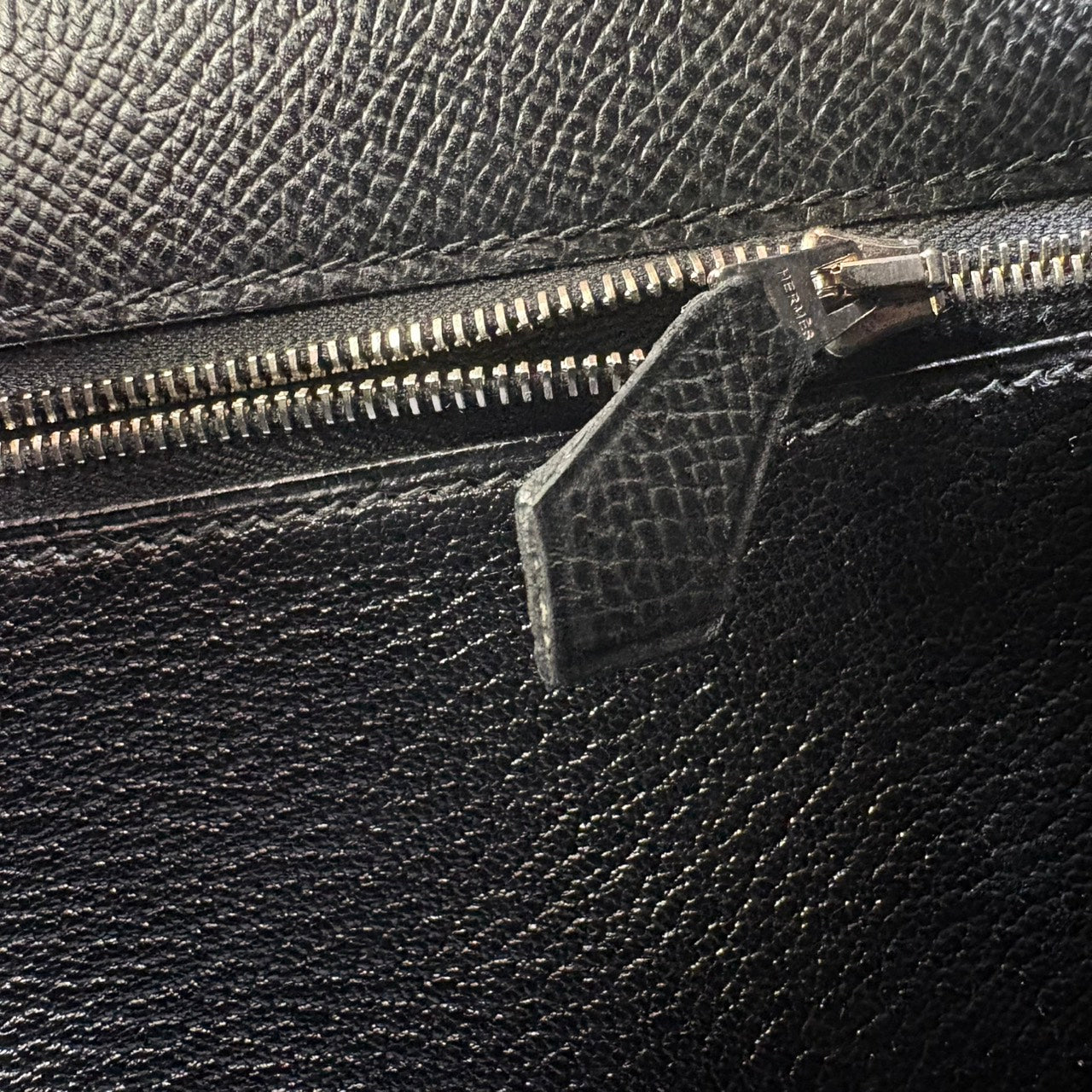 HERMES(エルメス) ケリー28 シルバー金具 🔲I (2005年)ハンドバック ブラック トゴ スト付き 鍵 カデナ クロシェット付き