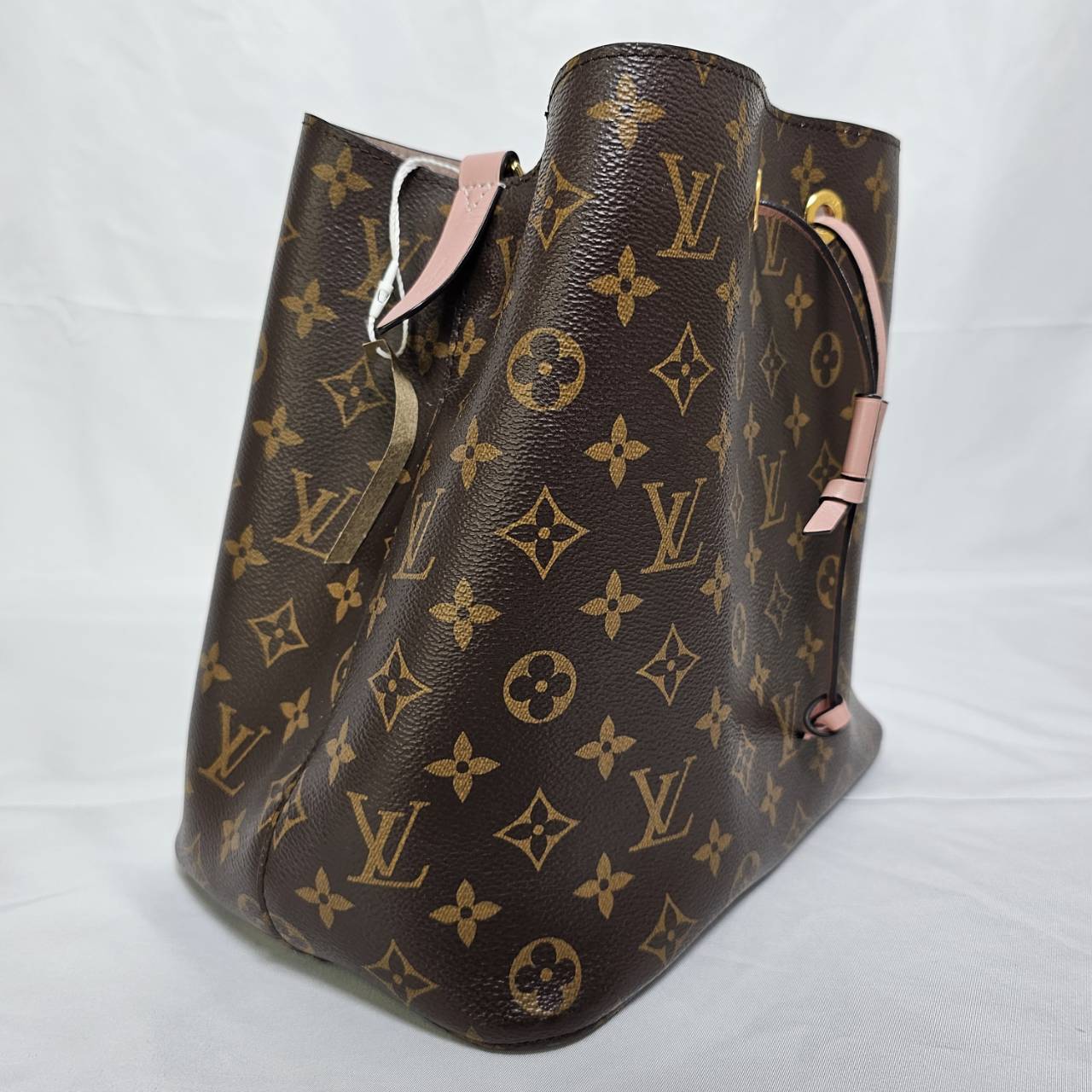 Louis Vuitton（ルイヴィトン）ネオノエ モノグラム ピンク ショルダーバック  スト付き