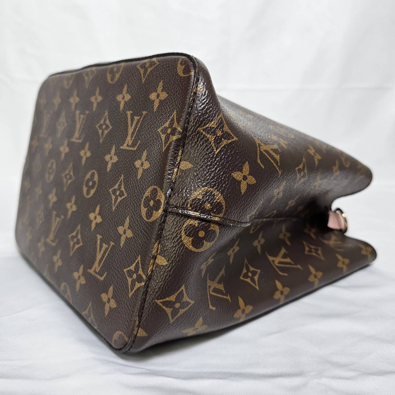 Louis Vuitton（ルイヴィトン）ネオノエ モノグラム ピンク ショルダーバック  スト付き