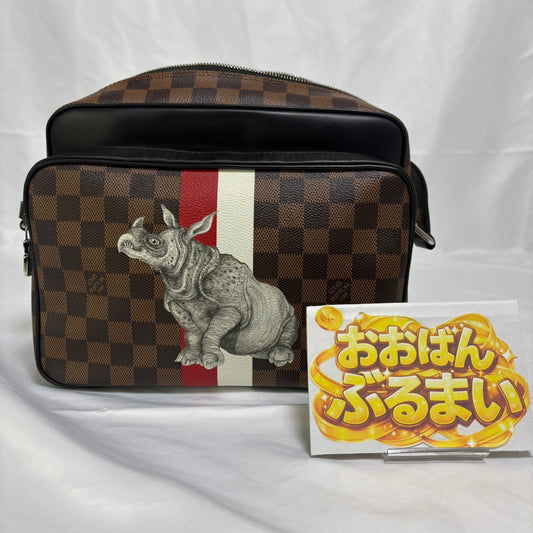 Louis Vuitton（ルイヴィトン） ディノス・チャップマン ナイルPM ショルダーバック