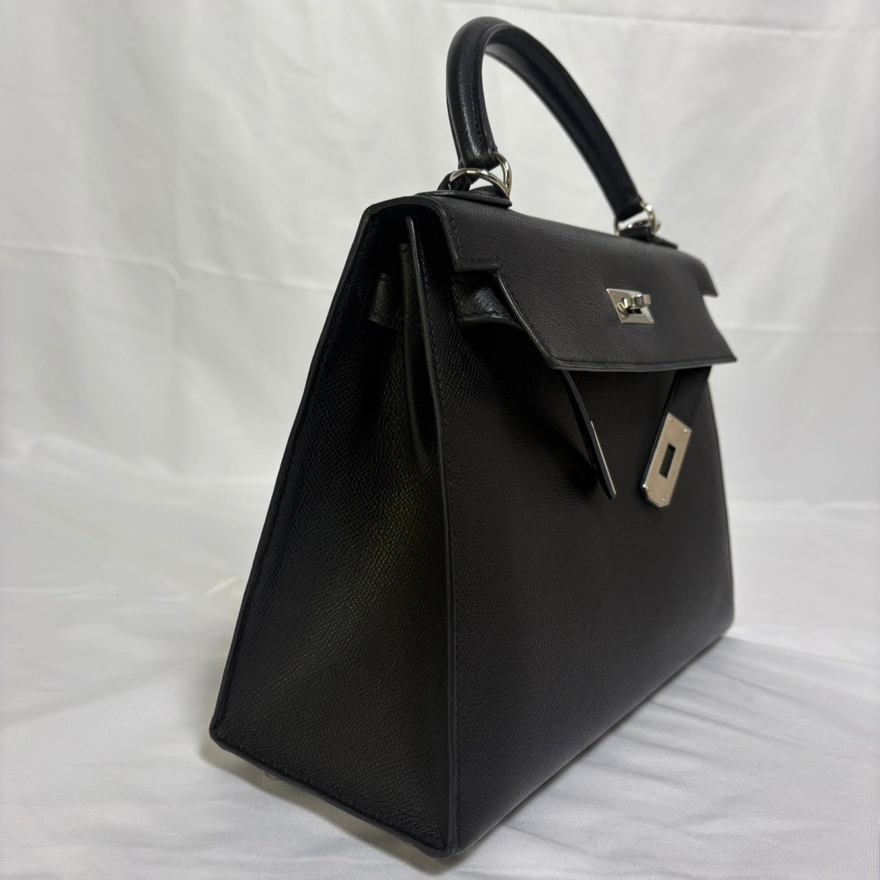 HERMES(エルメス） ケリー28 シルバー金具  🔲I （2005年）ハンドバック ブラック トゴ スト付き 鍵 カデナ クロシェット付き