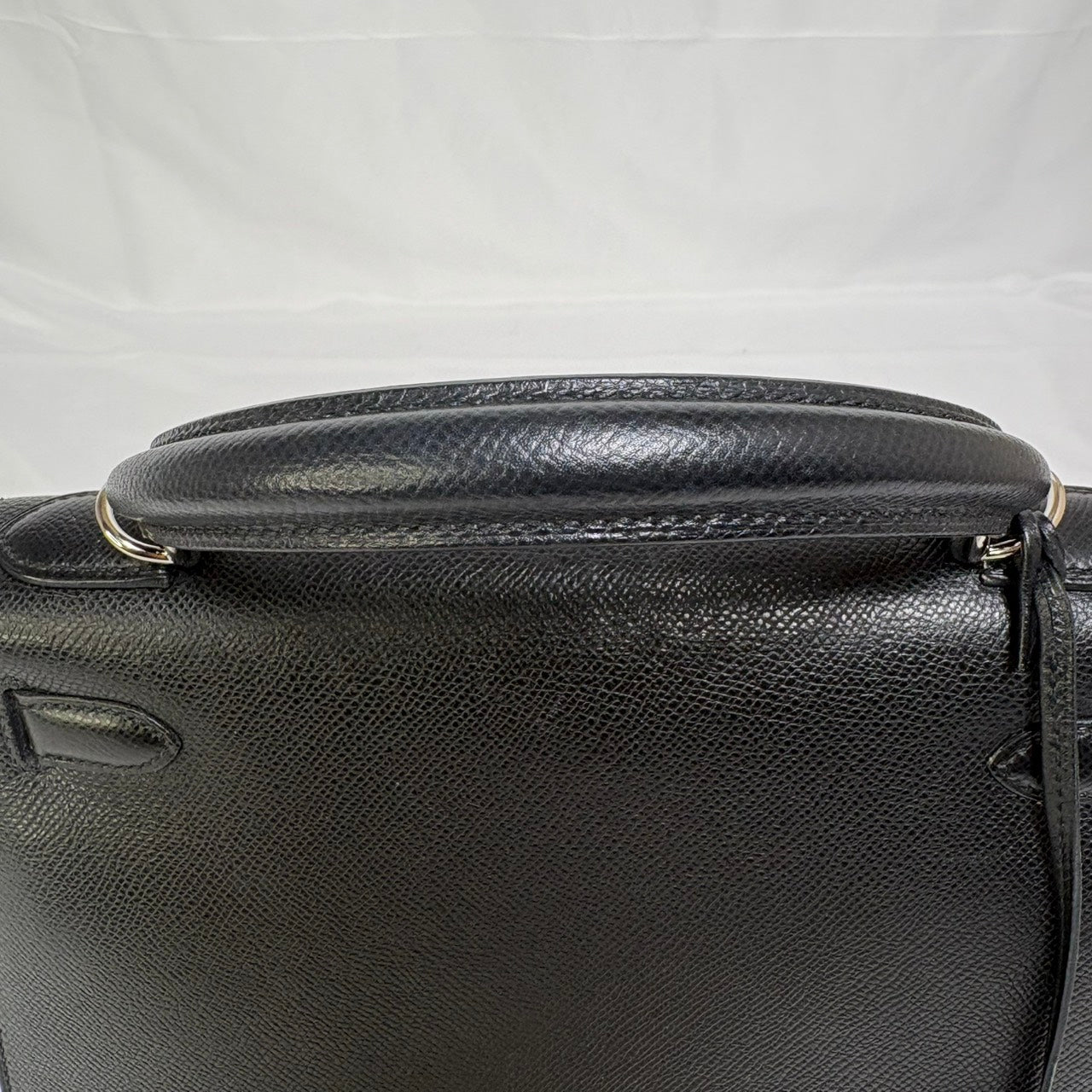 HERMES(エルメス） ケリー28 シルバー金具  🔲I （2005年）ハンドバック ブラック トゴ スト付き 鍵 カデナ クロシェット付き