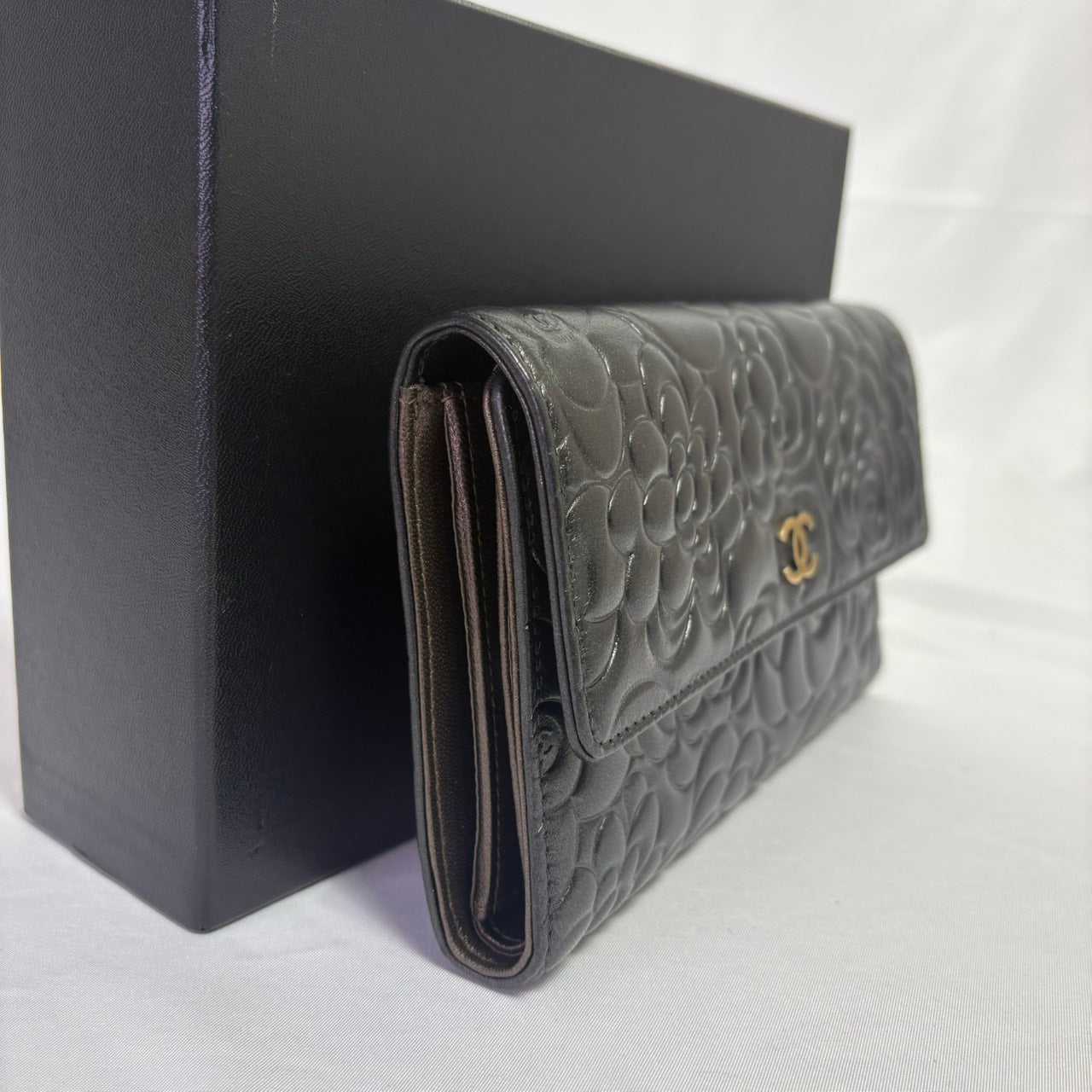 破*ト様 期間限定⭐︎正規品⭐︎CHANEL⭐︎カメリア　ロングウォレット　ギャ CHANEL（シャネル）カメリア フラップ ロングウォレット – 【公式