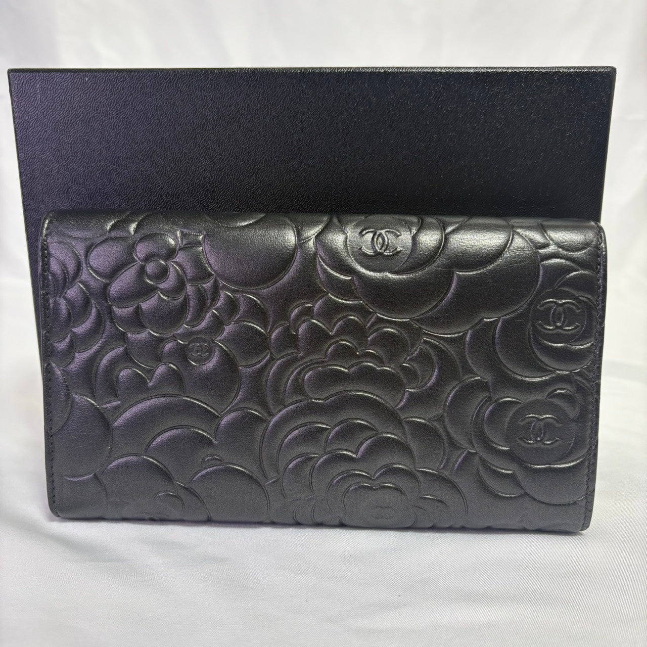CHANEL（シャネル）カメリア フラップ ロングウォレット – 【公式
