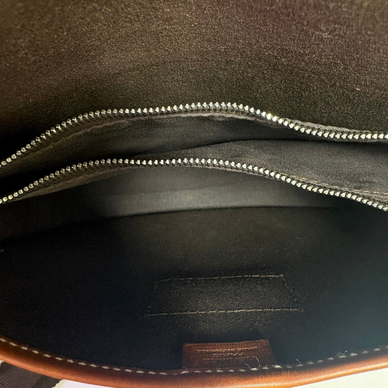 HERMES(エルメス） トワルオフィシエ ブエナベンチャラPM レザー ダークブラウン